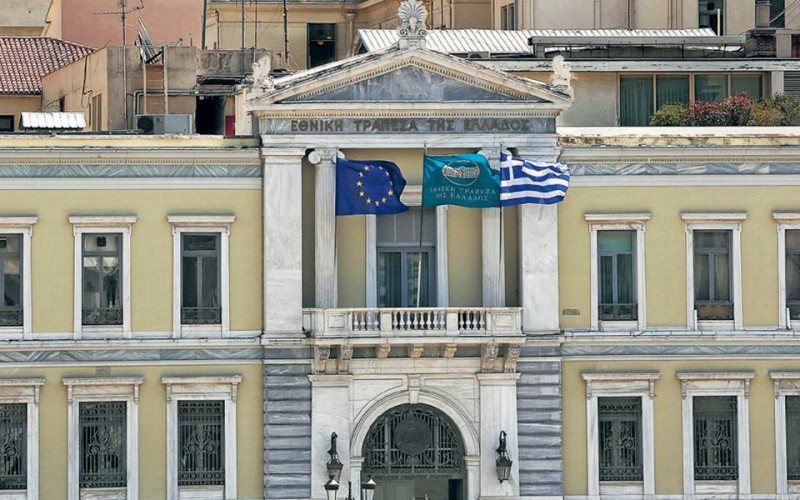 Τελευταία και …καταϊδρωμένη η Εθνική Τράπεζα: Τι φταίει και έμεινε πίσω στην «κούρσα» ανακοίνωσης των νέων επιτοκίων; 