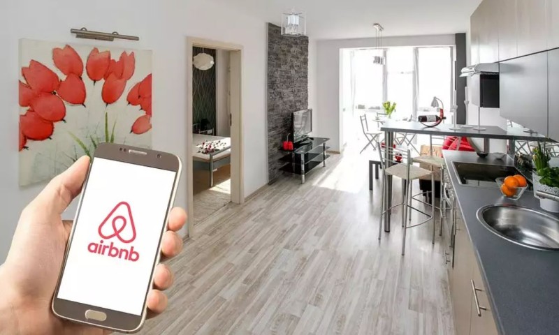 Airbnb: Τα «σκαμπανεβάσματα» της μετοχής και οι ελπίδες για άνοδο των κρατήσεων