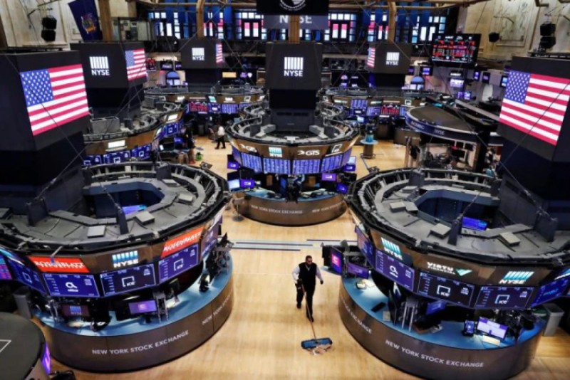 Αγόρασαν τα χαμηλά των τεχνολογικών μετοχών οι επενδυτές στην Wall Street, αμετάβλητος ο Dow
