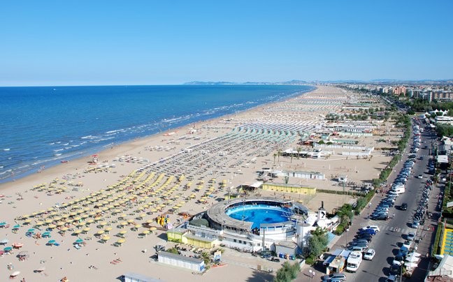 Ιταλία: Ημερήσιο πλαφόν επισκεπτών στις παραλίες