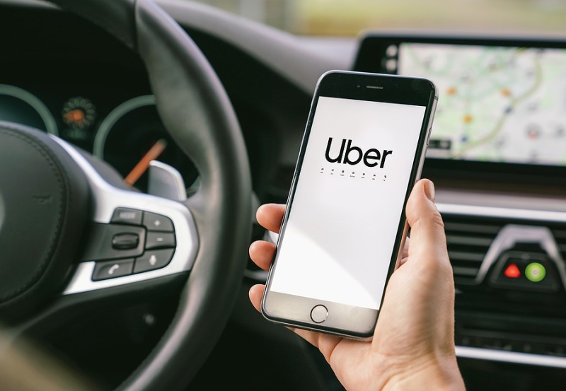 Uber: Σταματά την παράδοση τροφίμων στην Ιταλία, έξοδος και από το Ισραήλ