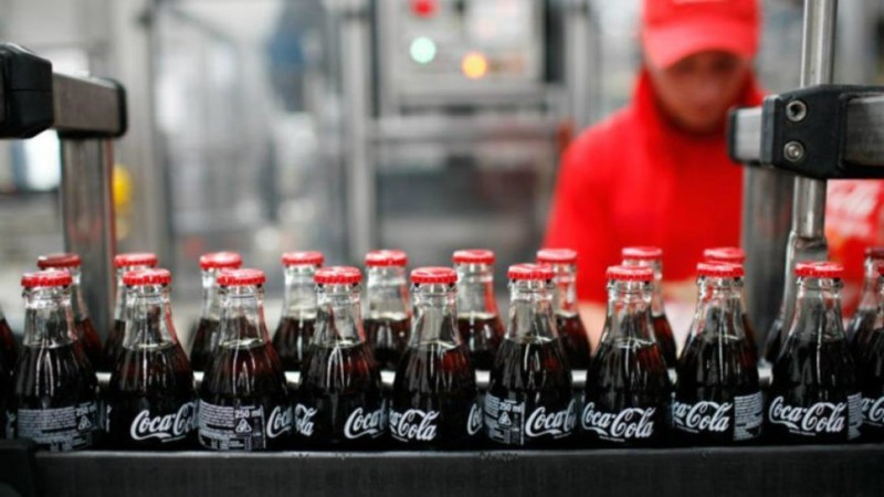 Αναβαθμίζει εκτιμήσεις για το 2023 η Coca Cola HBC