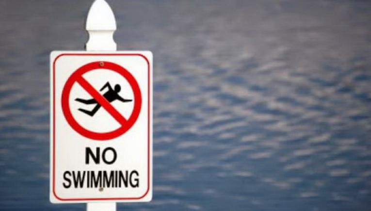 Υπουργείο Υγείας: Πού απαγορεύεται η κολύμβηση στην Αττική