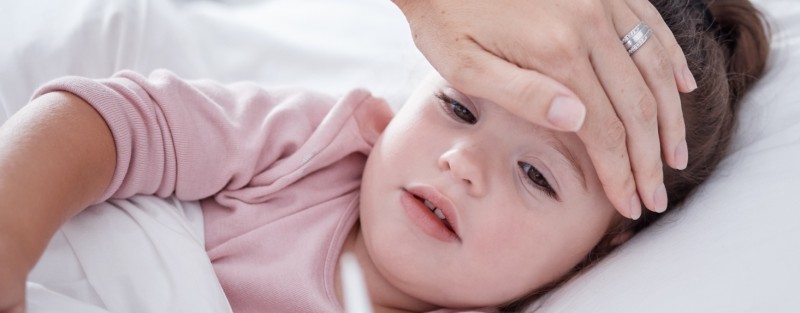 Πυρετικοί σπασμοί στα παιδιά: Τι πρέπει να γνωρίζουν οι γονείς