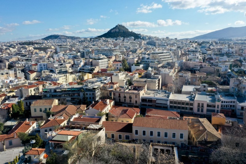 Επιβράδυναν οι αγοραπωλησίες ακινήτων τον Απρίλιο, αυξάνονται οι γονικές παροχές