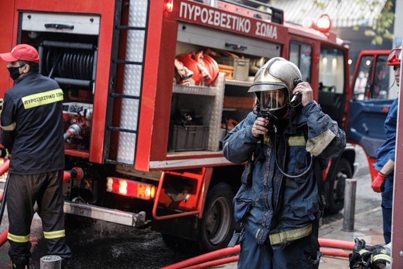 Απεγκλωβισμός ηλικιωμένης από πυρκαγιά στην Πτολεμαΐδα