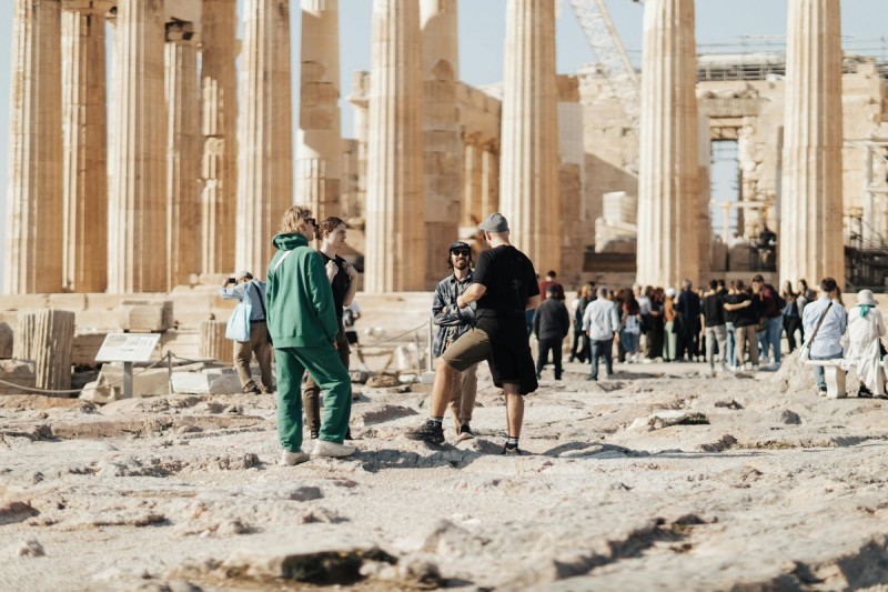 Τουρισμός: Διψήφια άνοδος σε αφίξεις και έσοδα το πρώτο πεντάμηνο