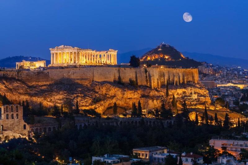 Handelsblatt: Η Αθήνα θέλει να γίνει το «Λονδίνο της Μεσογείου» – Τα hedge funds των $134 δισ. που κοιτούν Ελλάδα