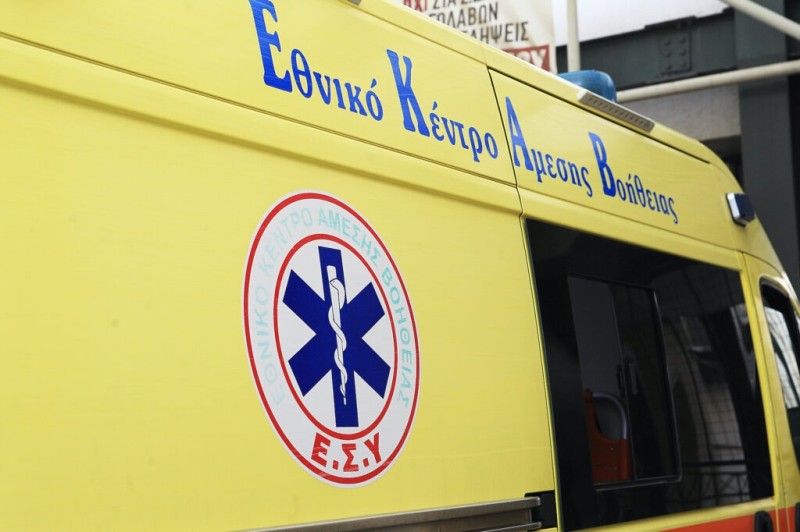 Γλυφάδα: Τρεις νεκροί σε τροχαίο – Το ΙΧ τους «καρφώθηκε» σε μάντρα