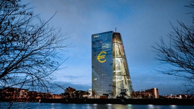 ΕΚΤ: «Παγώνει» τα επιτόκια τον Οκτώβριο, αλλά οι οικονομολόγοι βλέπουν νέα αύξηση τον Δεκέμβριο